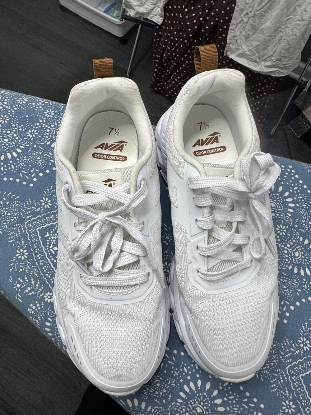 Avia White Women’s Sneakers with Brown Heel Pull Tabs